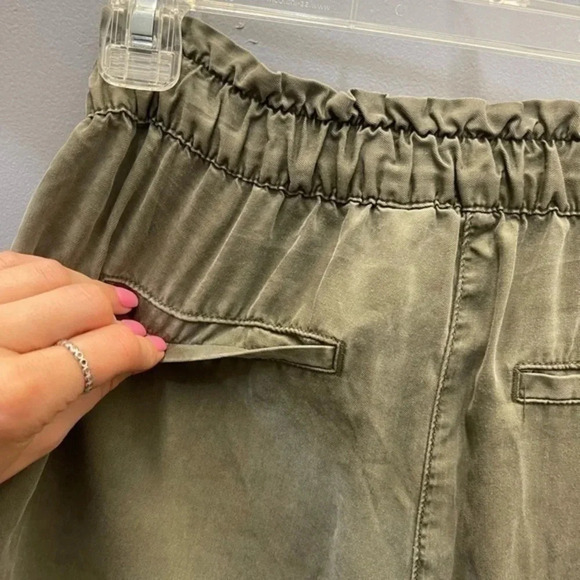 H&M High Waist Paper Bag Shorts Olive Green - Picture 8 of 13